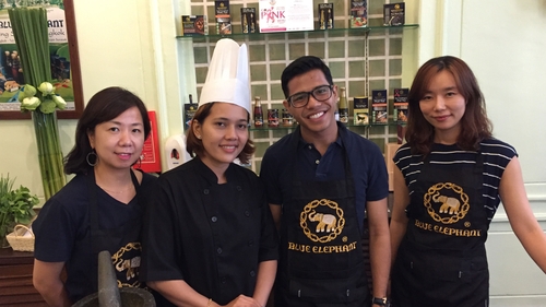 Group posing for picture in Thai cooking class in Bangkok