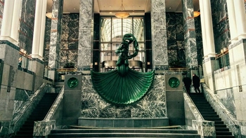 Walking Tour of the Dazzling Interiors of the Loop