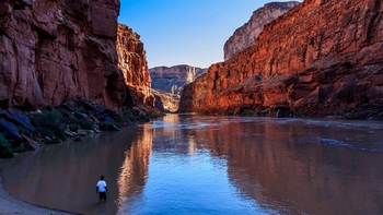 Shuttle & Walking Tour: Grand Canyon & Hualapai Reservation with Lunch