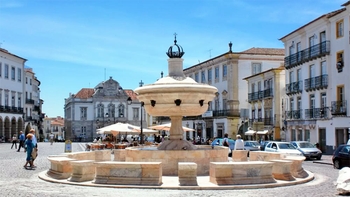 Private Guided Day Trip to Évora & Almendres Cromlech