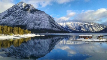Banff Winter Discovery Tour with Hot Springs