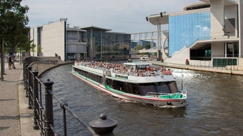 Spree River Nighttime Cruise with Dinner & Drinks